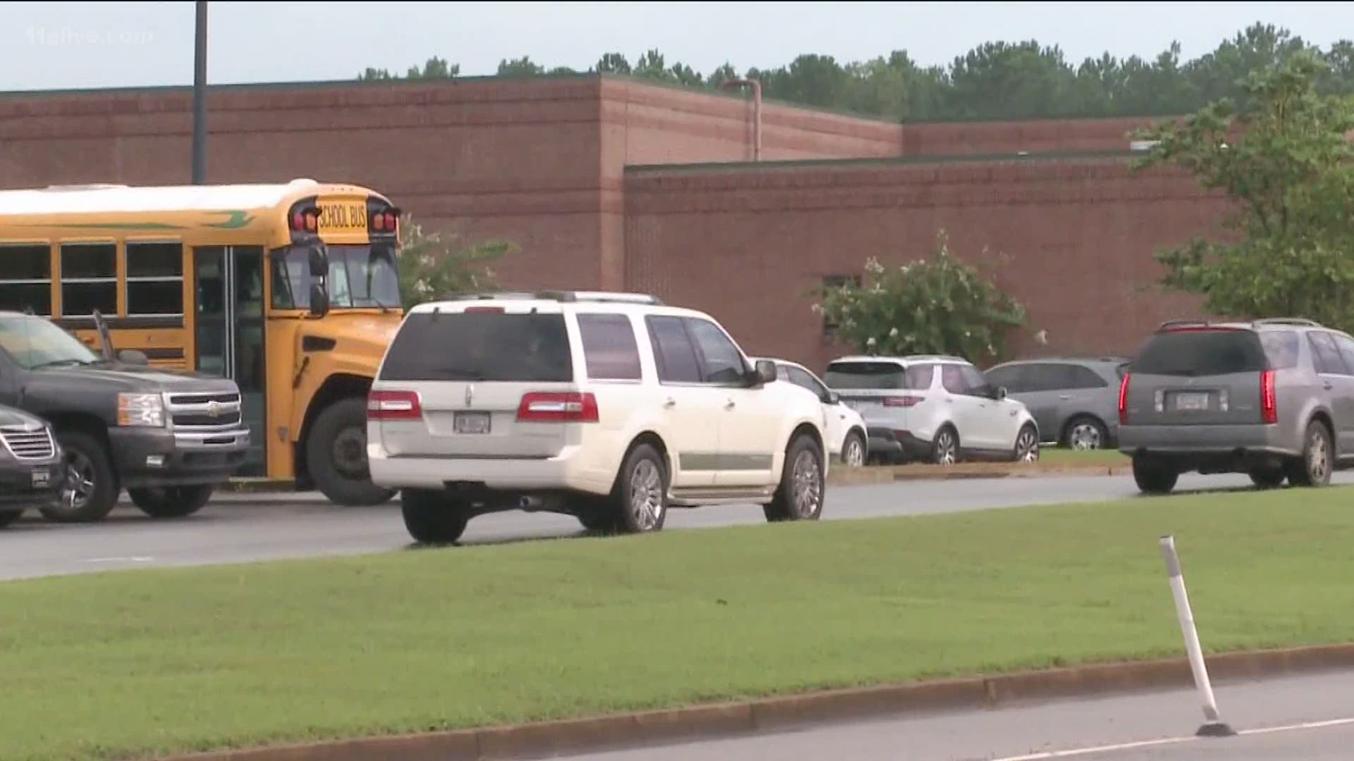 A Paulding County High School junior is defending the school's decision to go back to face-to-face instruction, even as the district receives nationwide push back.