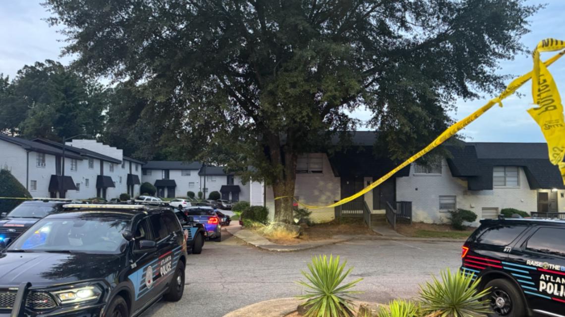 Police say ex-boyfriend shot and killed at Campbellton Road apartment in Atlanta by woman's current boyfriend