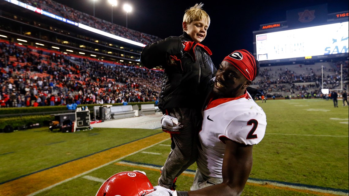 UGA Coach Kirby Smart Son Andrew On Sidelines | 11alive.com