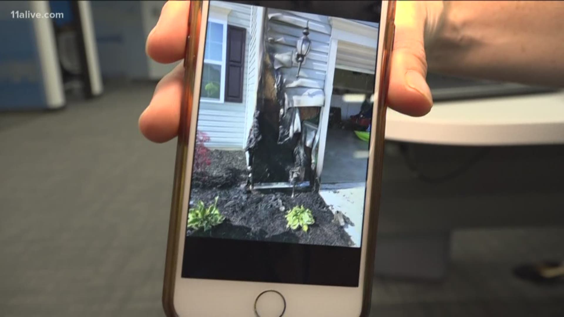 Verify Can black mulch catch fire on its own?