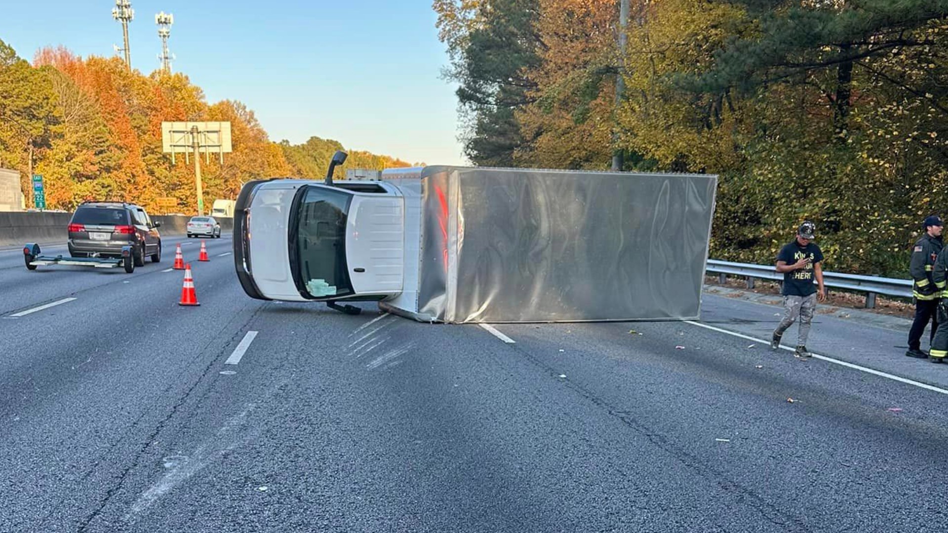 Overturned box truck traffic delays on I-285 e Riverside Dr | 11alive.com