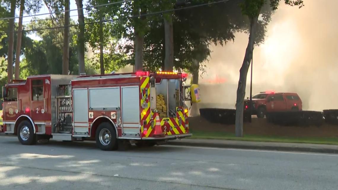 Crews respond to apartment complex fire in DeKalb County