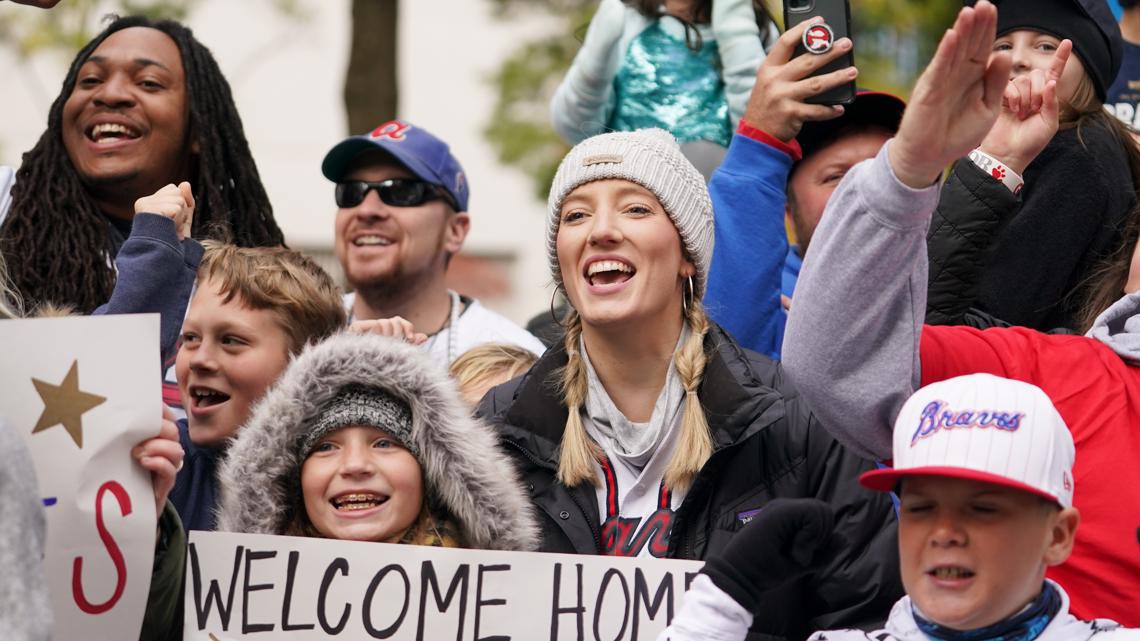 Atlanta Braves parade sees fans travel from far