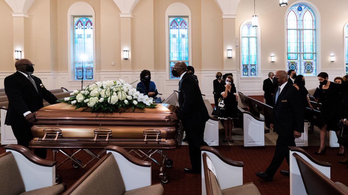 Hank Aaron hearse stops at homerun marker to South View Cemetery