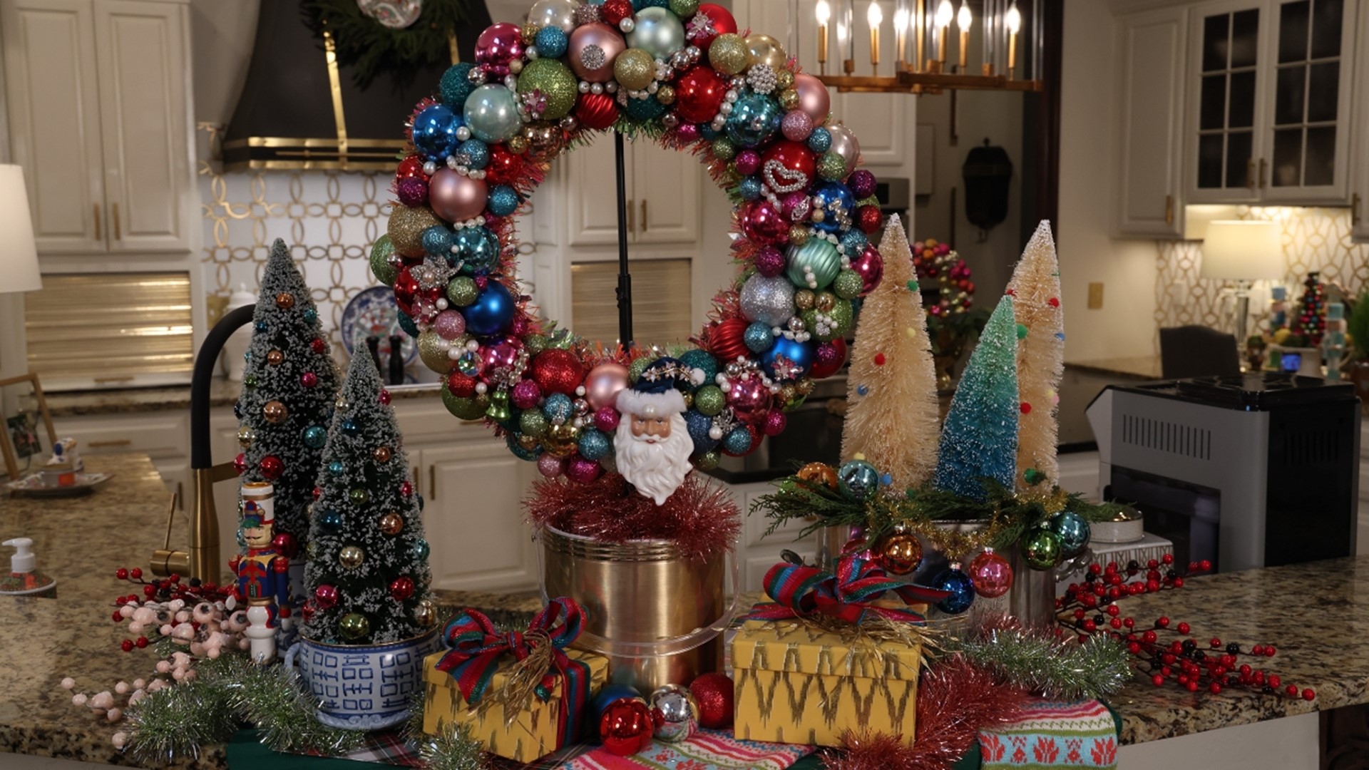 Erin and Kelli show us fun DIY ideas to create a nostalgic and elevated look to your Christmas décor. The Southern Table is brought to you by Ingles Markets.