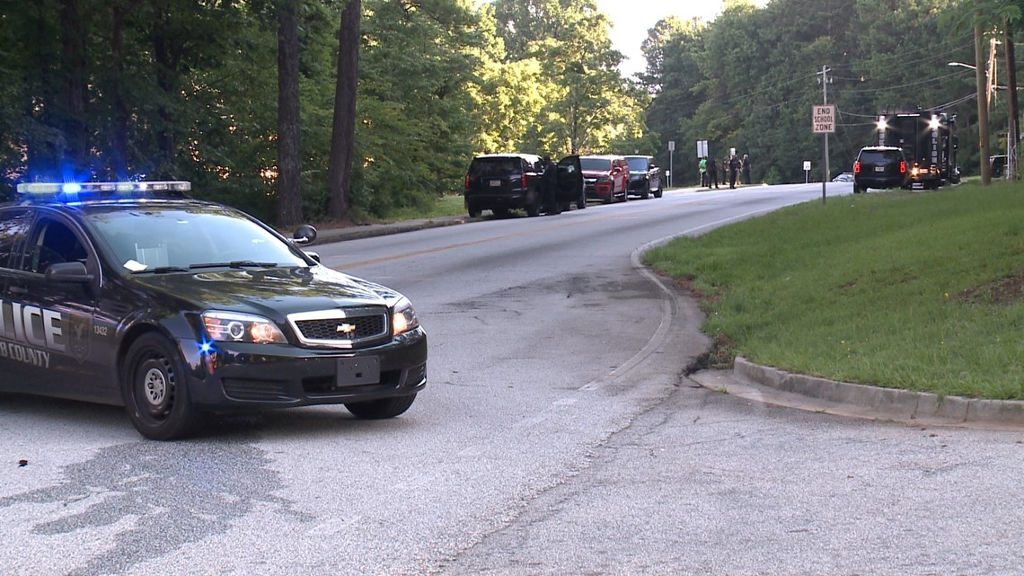 Swat Standoff On Knollberry Lane Near Columbia Drive 1 Arrested 11alive Com