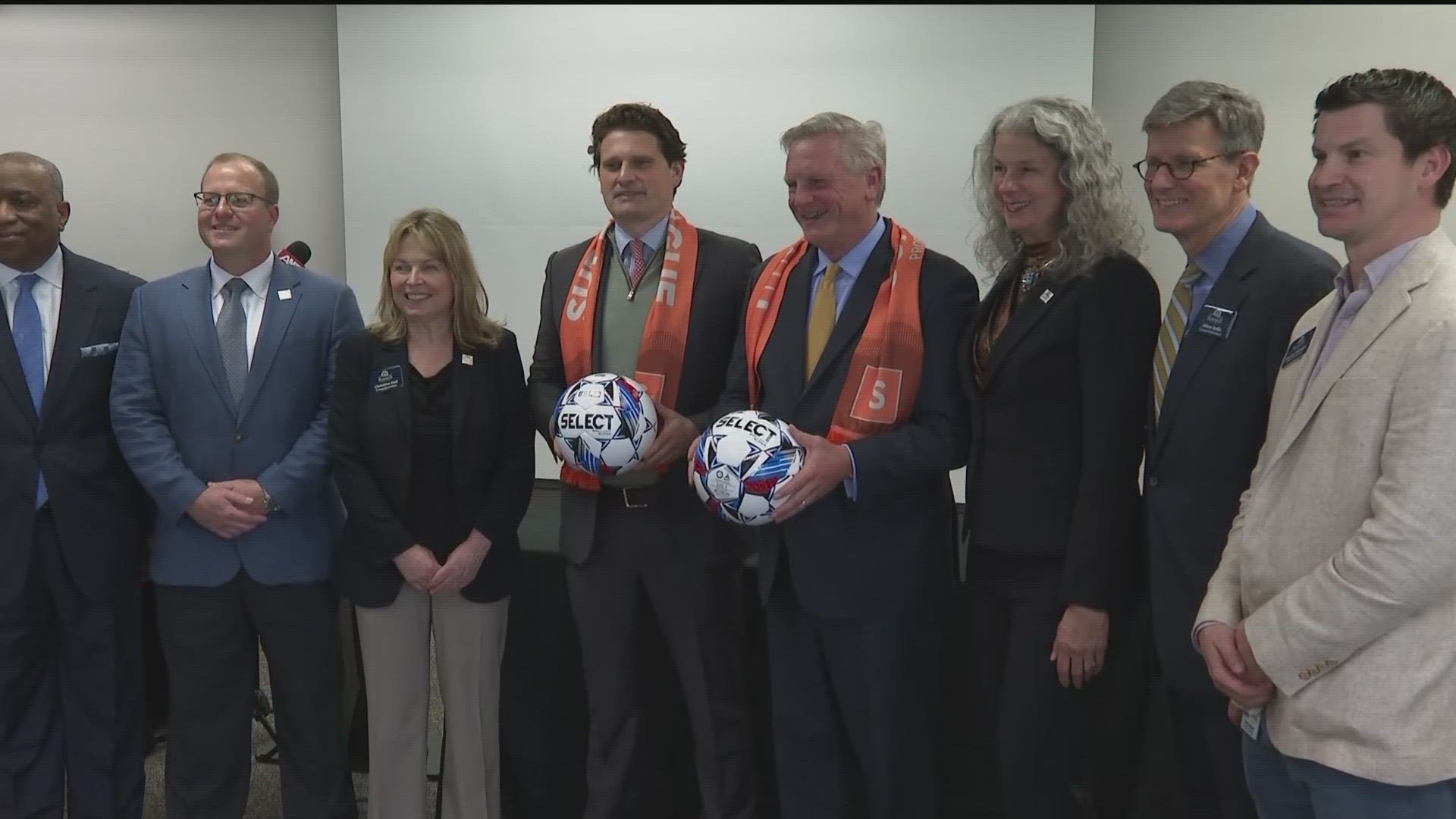 The city council unanimously approved a letter of intent between the city and the United Soccer League (USL) on Monday.