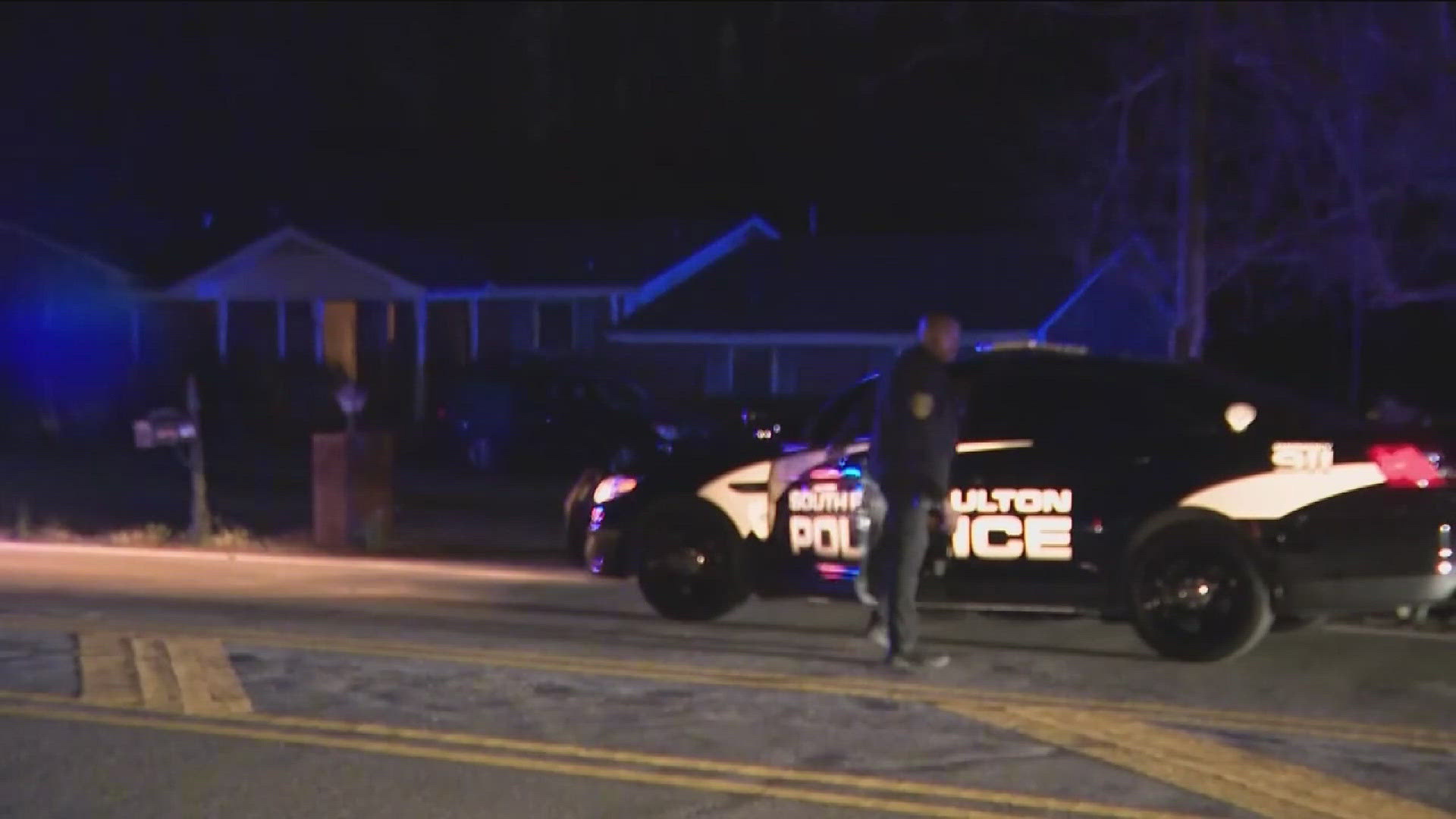 SWAT standoff ends with man in custody after allegedly pointing gun at ...