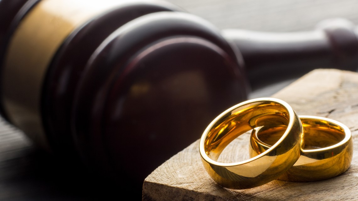 Atlanta mayor officiates mass Valentine's Day wedding - Vimarsana News