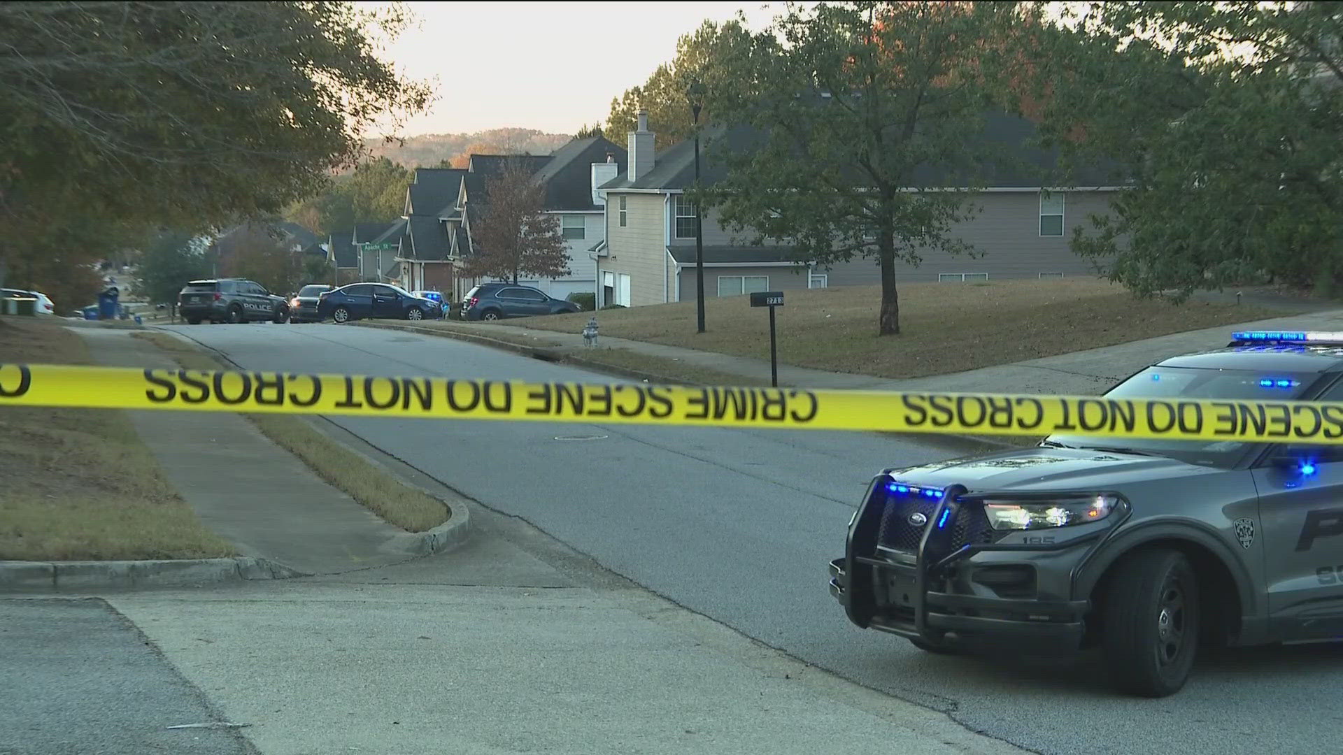 South Fulton Police Department officers can be seen investigating the shooting near Elkmont Ridge SW and Apache Street SW.