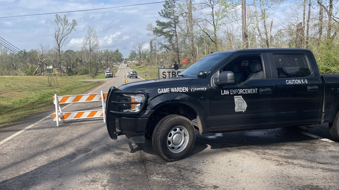 Man missing after small boat flips in Floyd County river - Vimarsana News