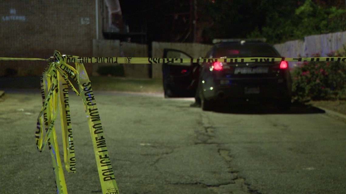 Steele Avenue apartment shooting in southwest Atlanta