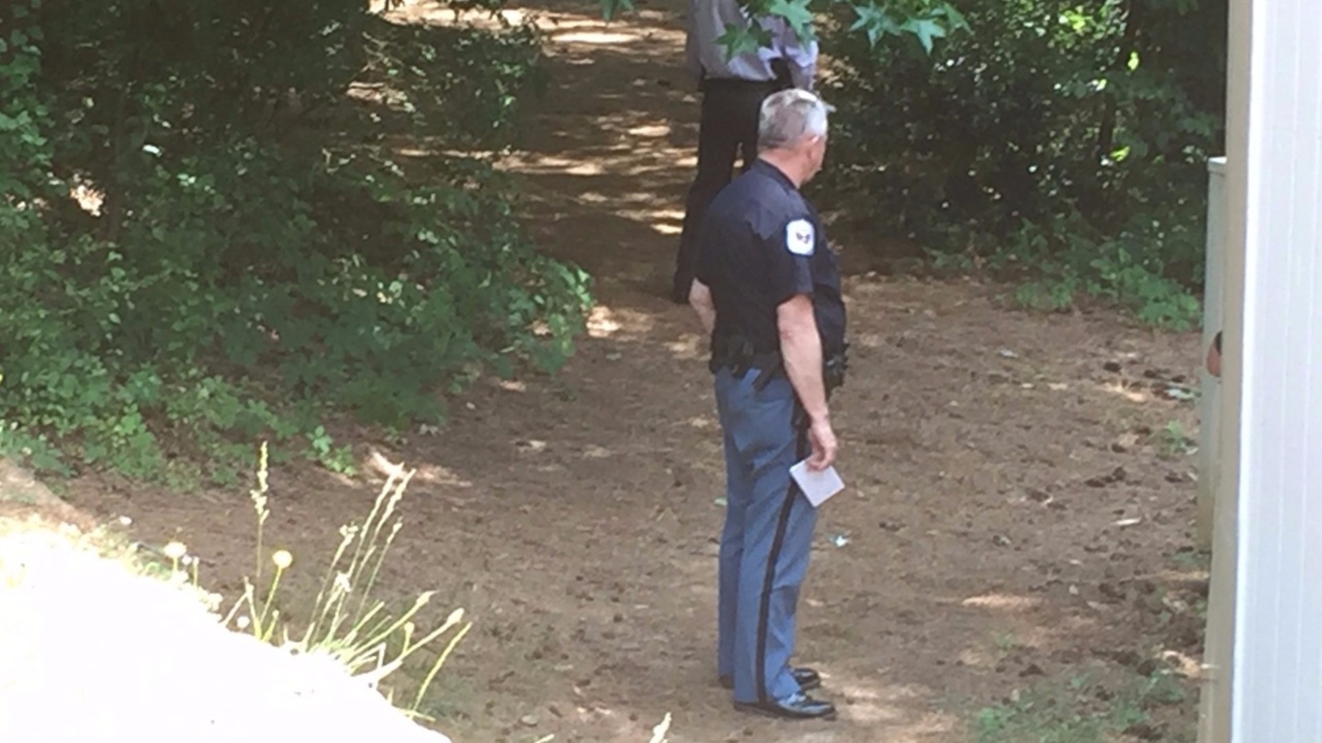 Body discovered in creek behind Austell home