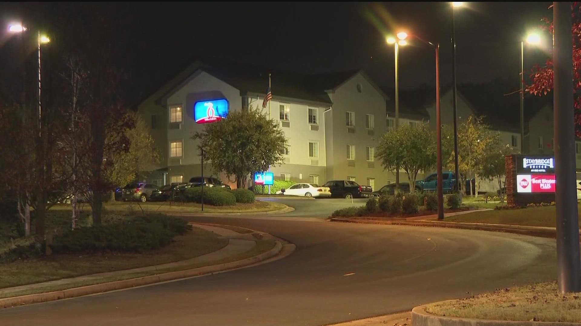 Gwinnett County Homicide Unit detectives are investigating a murder that happened in the parking lot of an extended stay hotel in Duluth Wednesday night.