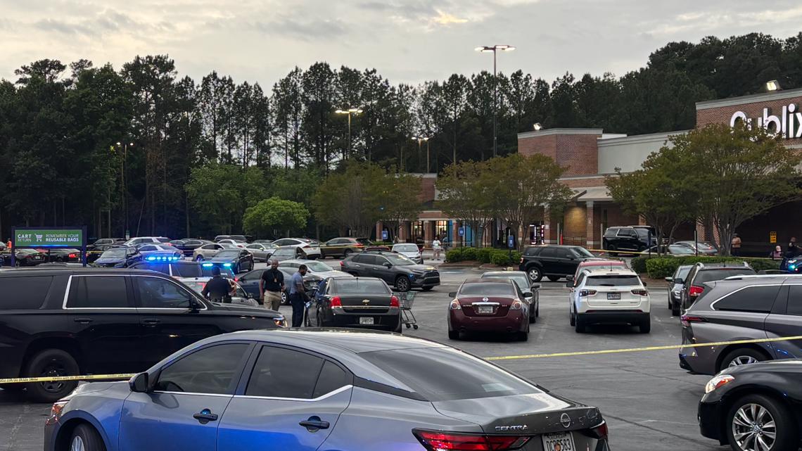 Woman killed, man injured in shooting in parking lot of Publix in DeKalb County