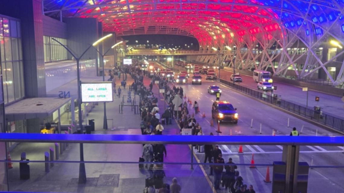 Atlanta TSA security lines go back out the door early Thursday morning, then appear to ease up
