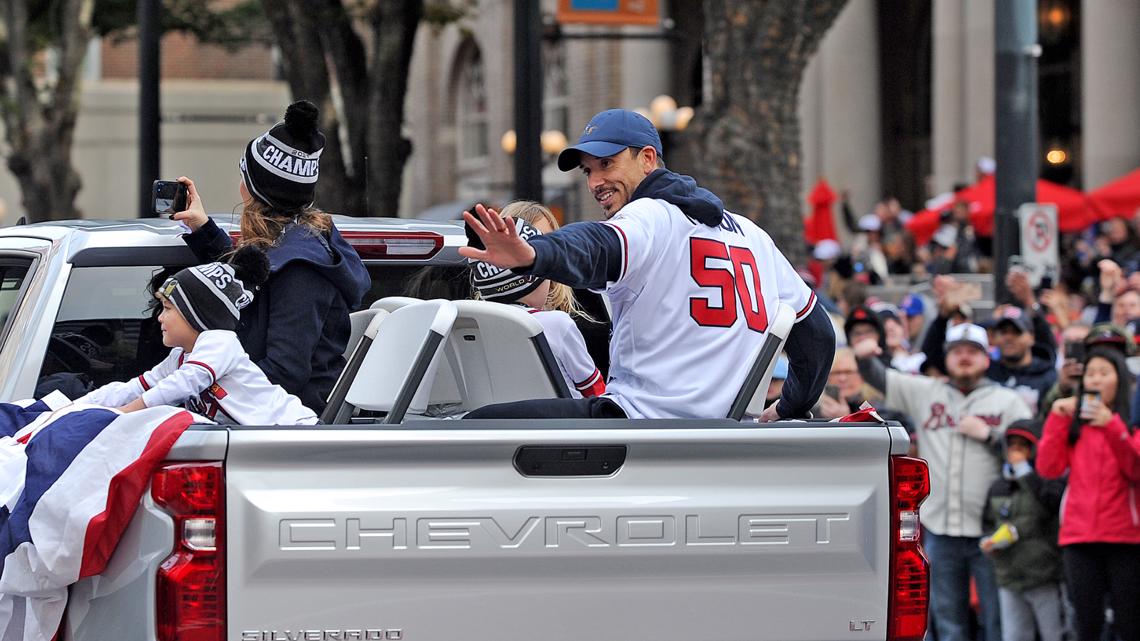 Braves parade, Watch the massive crowd cheer on the Braves