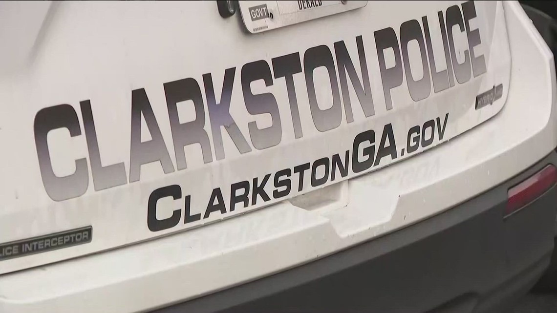 Clarkston Police Chief says she will resign along with several officers