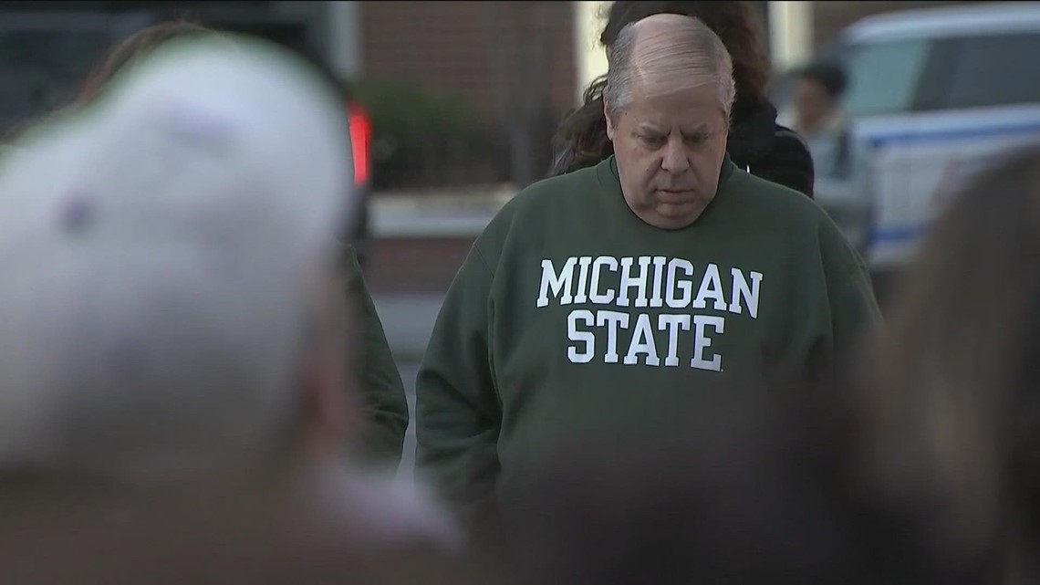 Students return to classroom at Michigan State after mass shooting ...