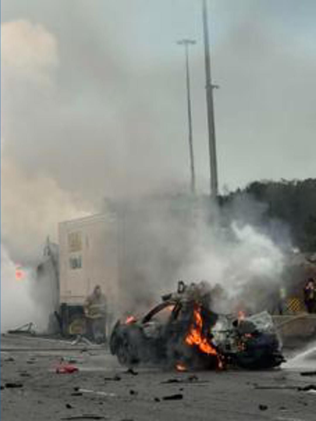 3 dead after wrong-way driver crashes head-on into tractor-trailer on I ...
