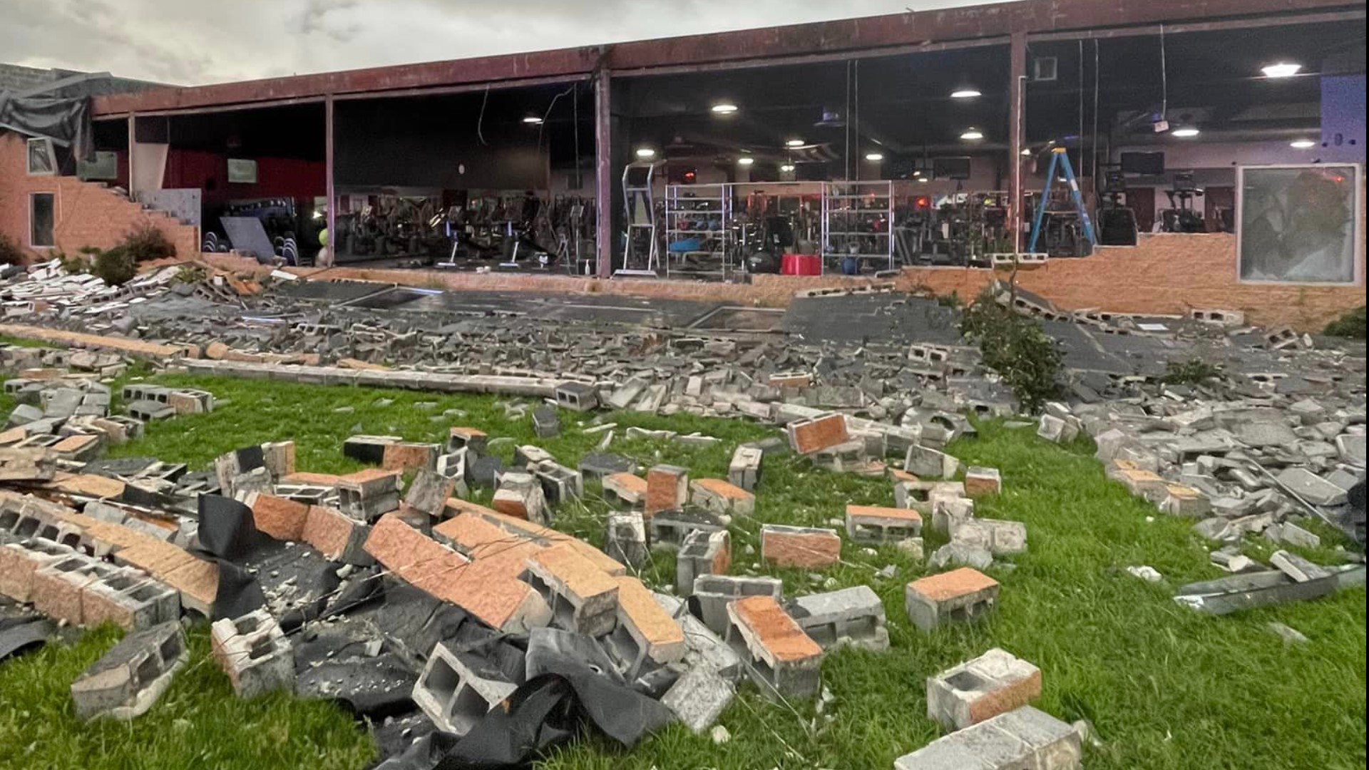 An exterior wall of a gym in Calhoun was ripped off due to strong winds and storms moving through north Georgia and the metro Thursday evening, police said.