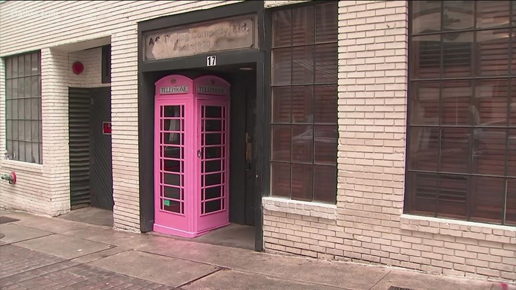 Downtown Atlanta's Red Phone Booth goes pink for Breast Cancer Awareness Month