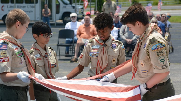Woodstock Boy Scout troop honors fallen heroes on Memorial Day