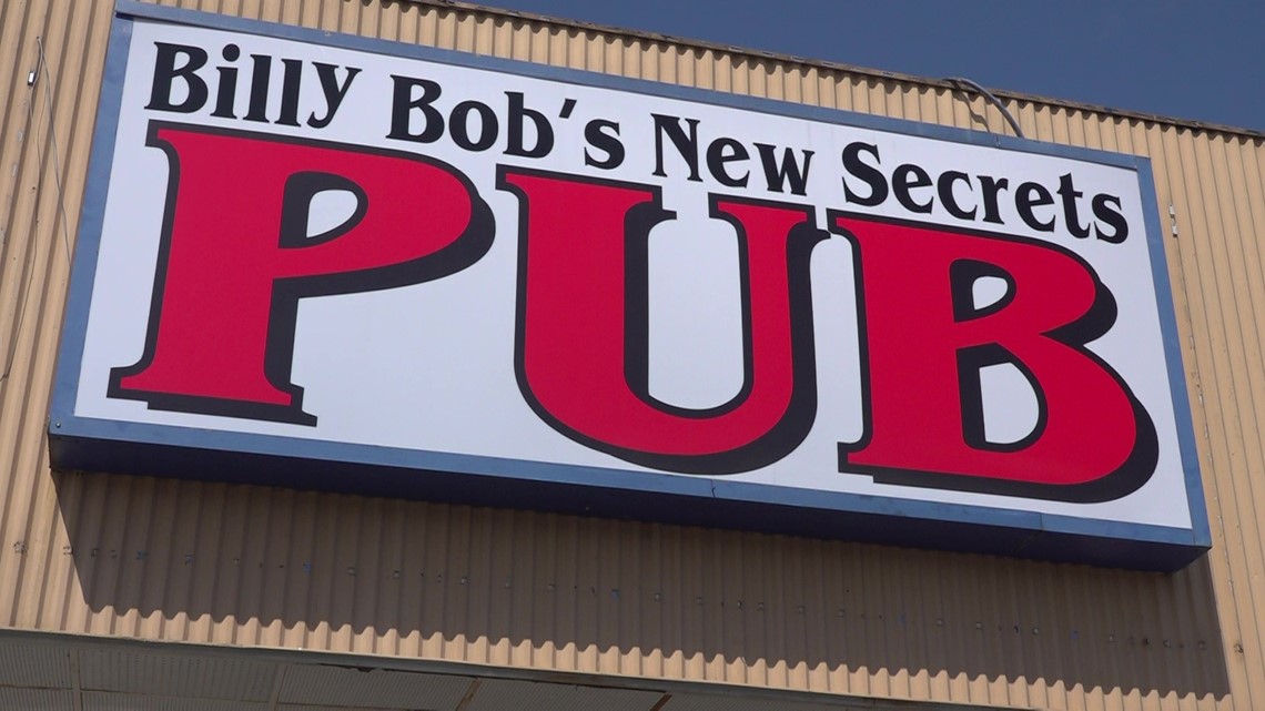 Bar requiring customers to show vaccine card