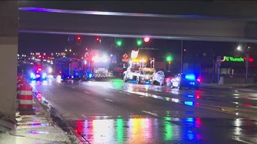 2 construction workers hit by car on Roswell Road in Marietta, driver runs: police