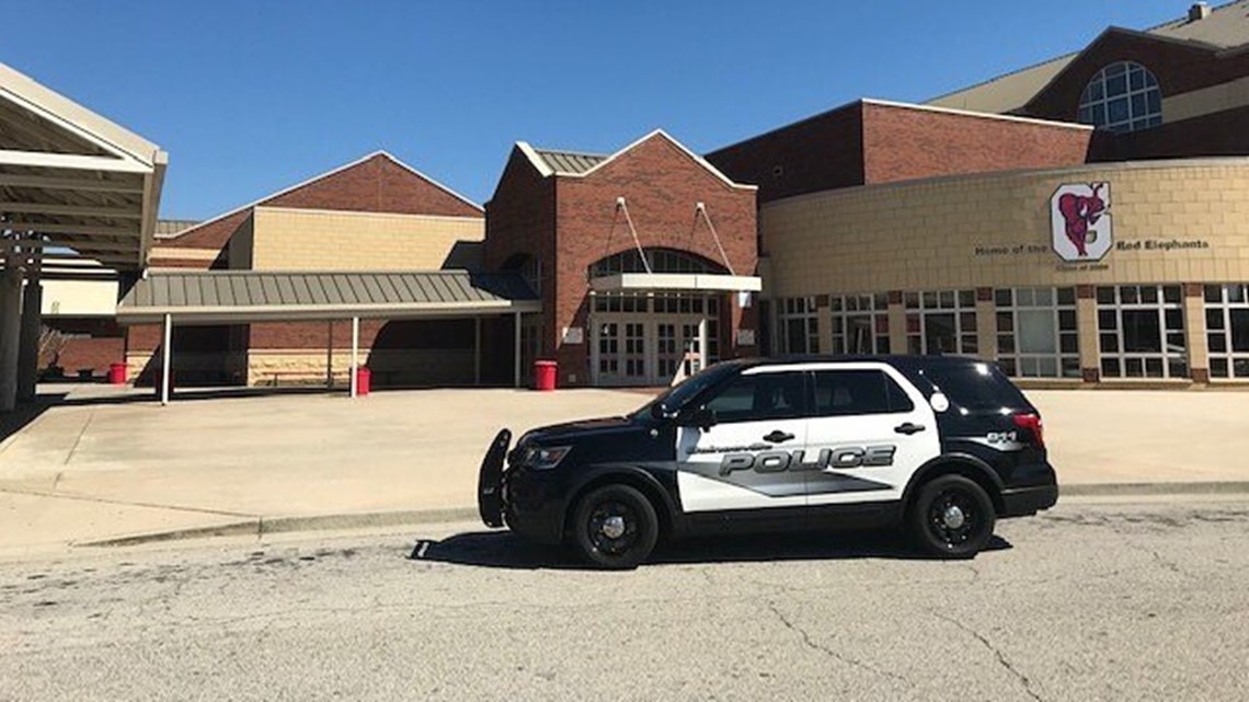 Gainesville High School on lock down for bomb threat