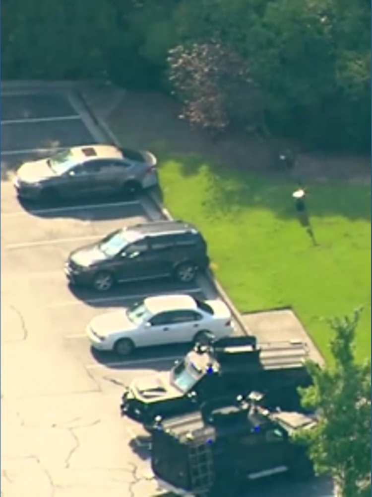 Suspect in custody after SWAT at apartments on Mableton Parkway in Cobb ...