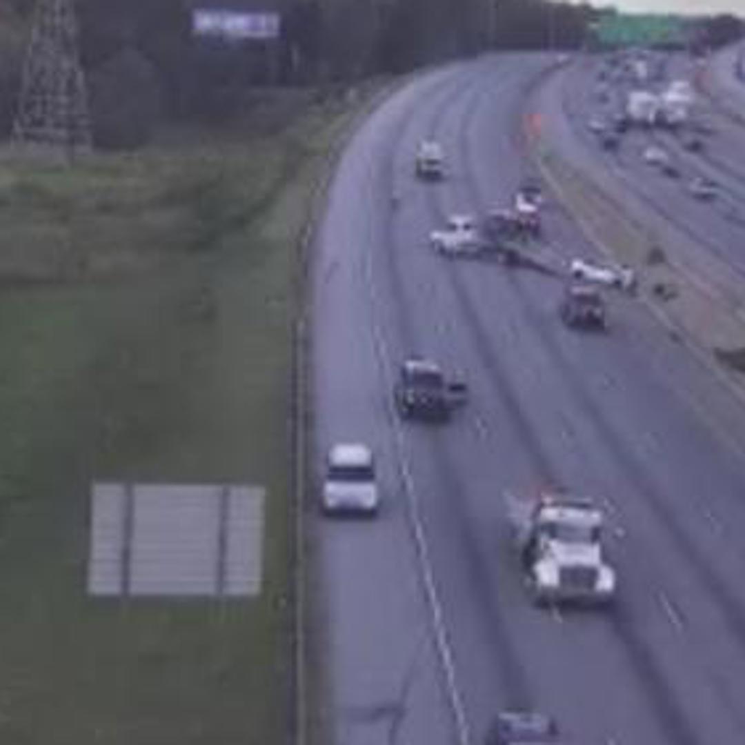 Deadly multi-vehicle crash closes all lanes of I-75 near airport ...