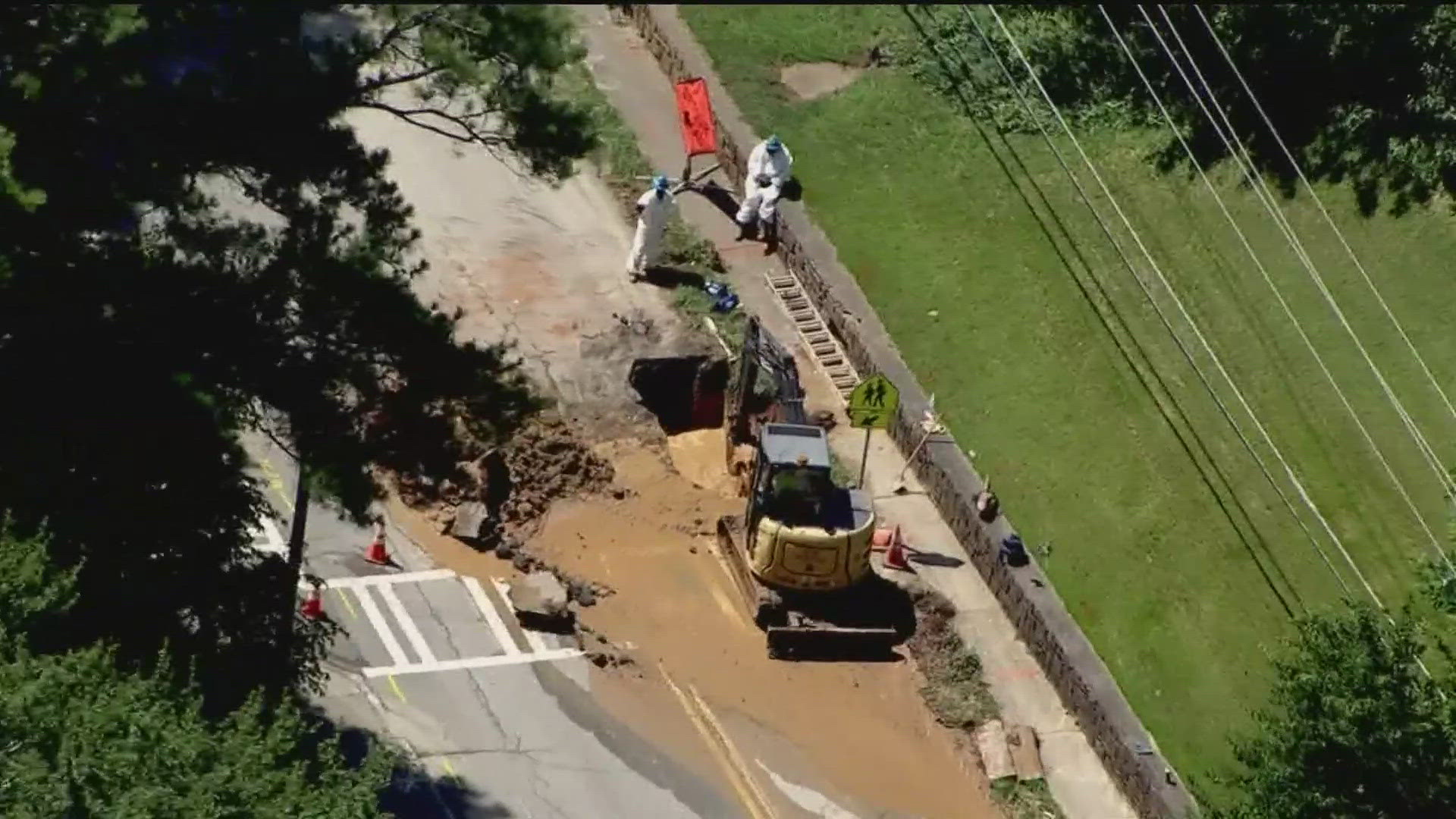 DeKalb water main break on Chamblee Dunwoody Road | 11alive.com