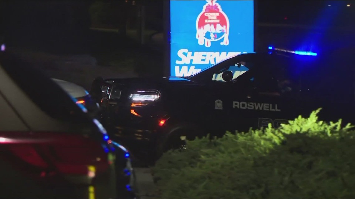 Juvenile surrenders after barricading themselves inside apartment with gun: Roswell Police