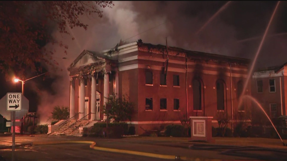 Firefighters battle church fire in downtown Buford | 11alive.com