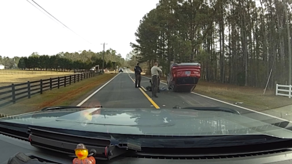 17 - year - old takes officers on high - speed chase in reported stolen vehicle before crashing in Fayette County