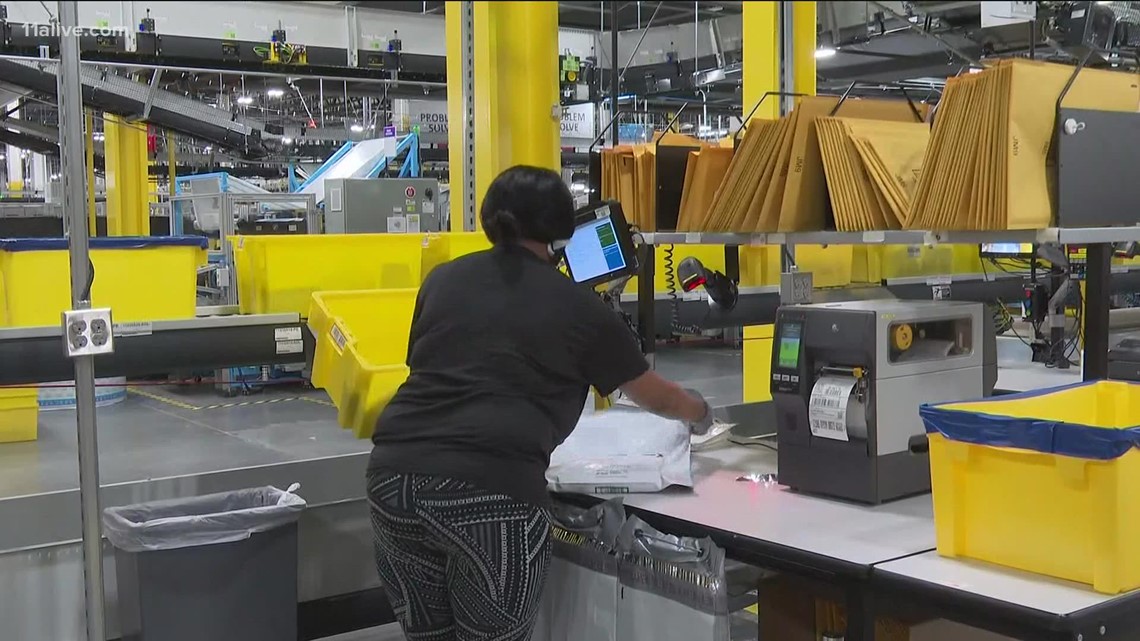 New Amazon fulfillment center opens in Columbia County
