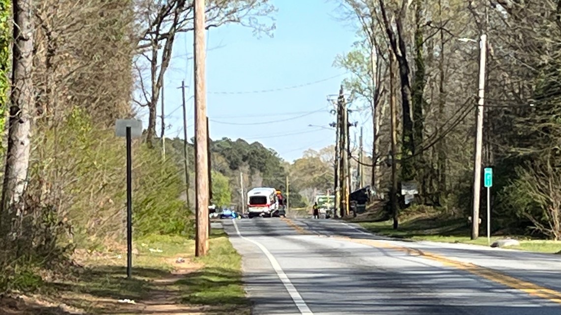 Medical emergency triggers multi-car crash in Lithonia, police say