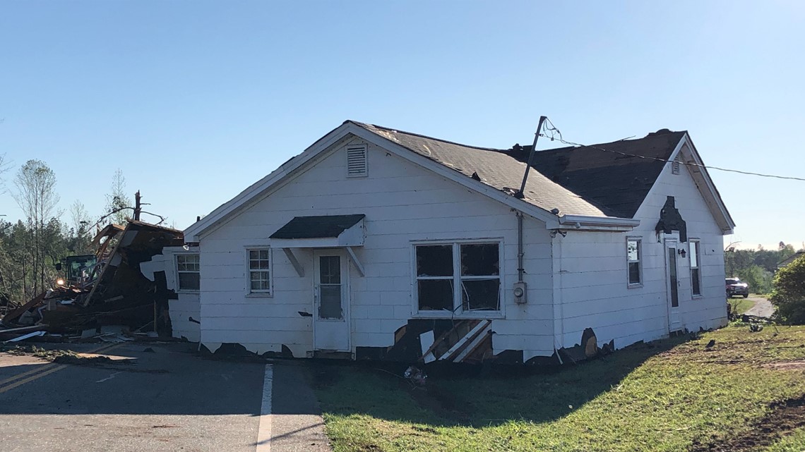 Tornado lifts Upson County house onto roadway in Georgia | 11alive.com