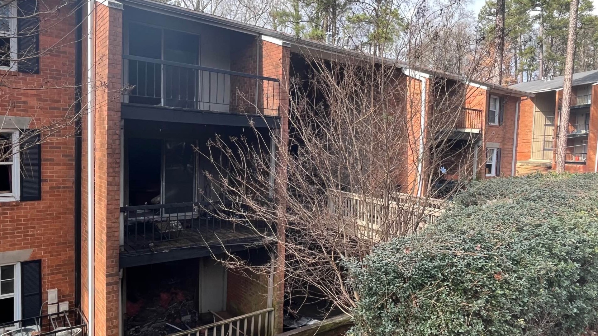 Fire at Mountain Oaks Apartments in Stone Mtn.