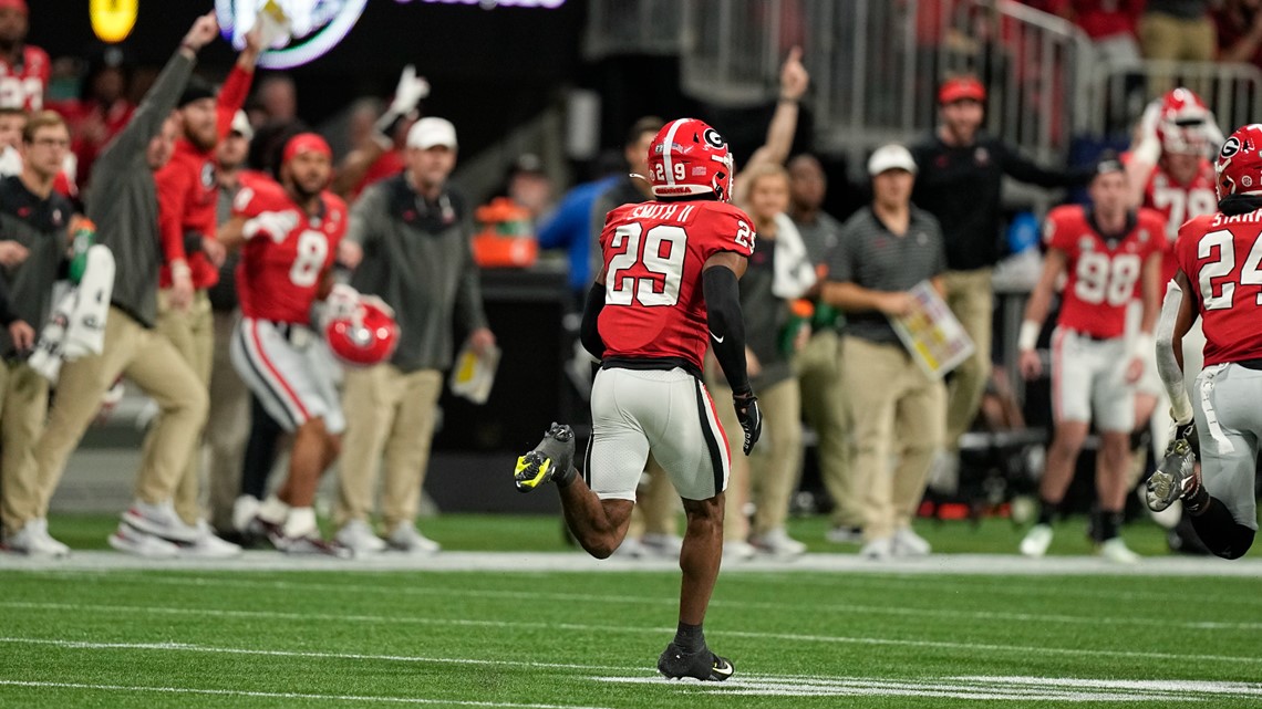 Blocked field goal try, Michel's TD run give Georgia wild win