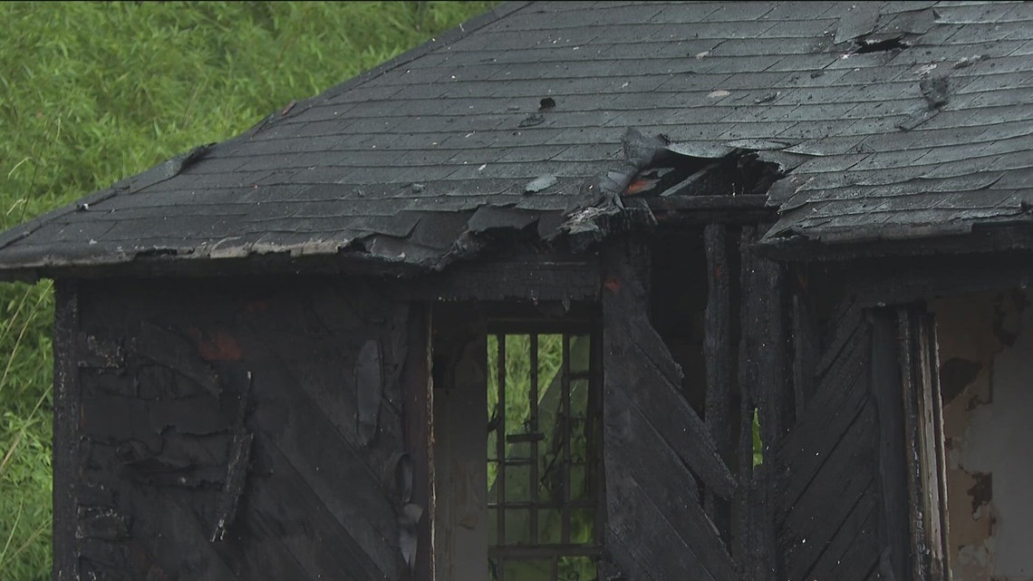 Abandoned homes catch on fire, 1 burned down to the ground in northwest