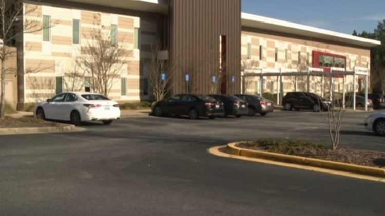 Fulton County nurse helps deliver baby in parking lot
