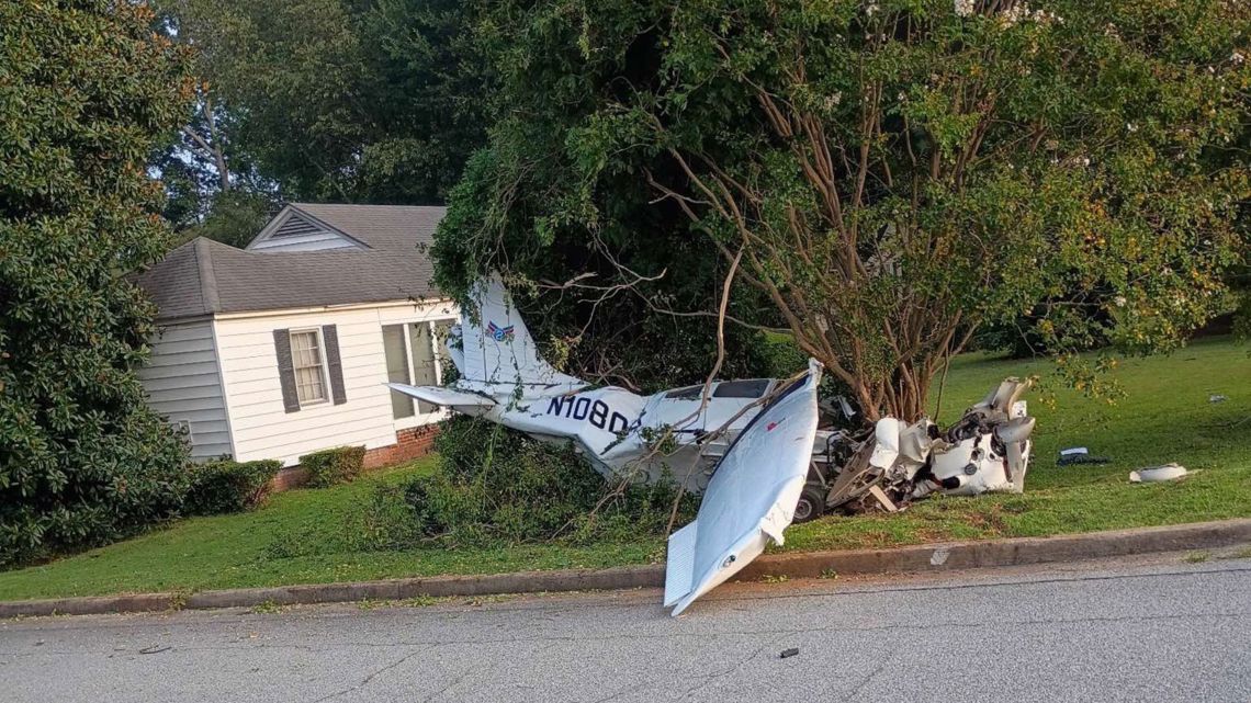 3 hurt; FAA, NTSB investigating Piper PA-28 crash in Brookhaven