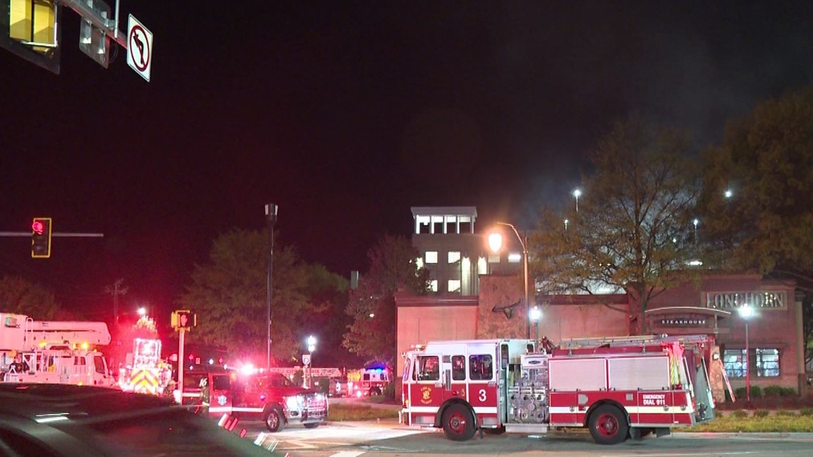 Longhorn Steakhouse catches fire in Buckhead off Piedmont Road