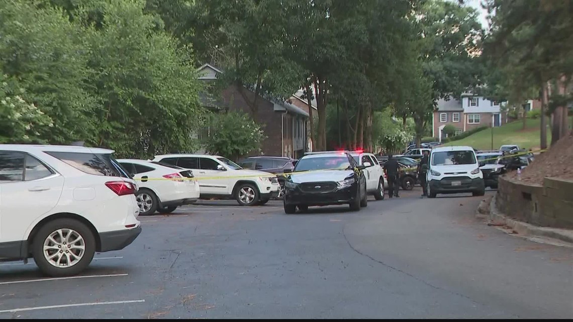 24-year-old woman shot, killed near East Point apartment complex