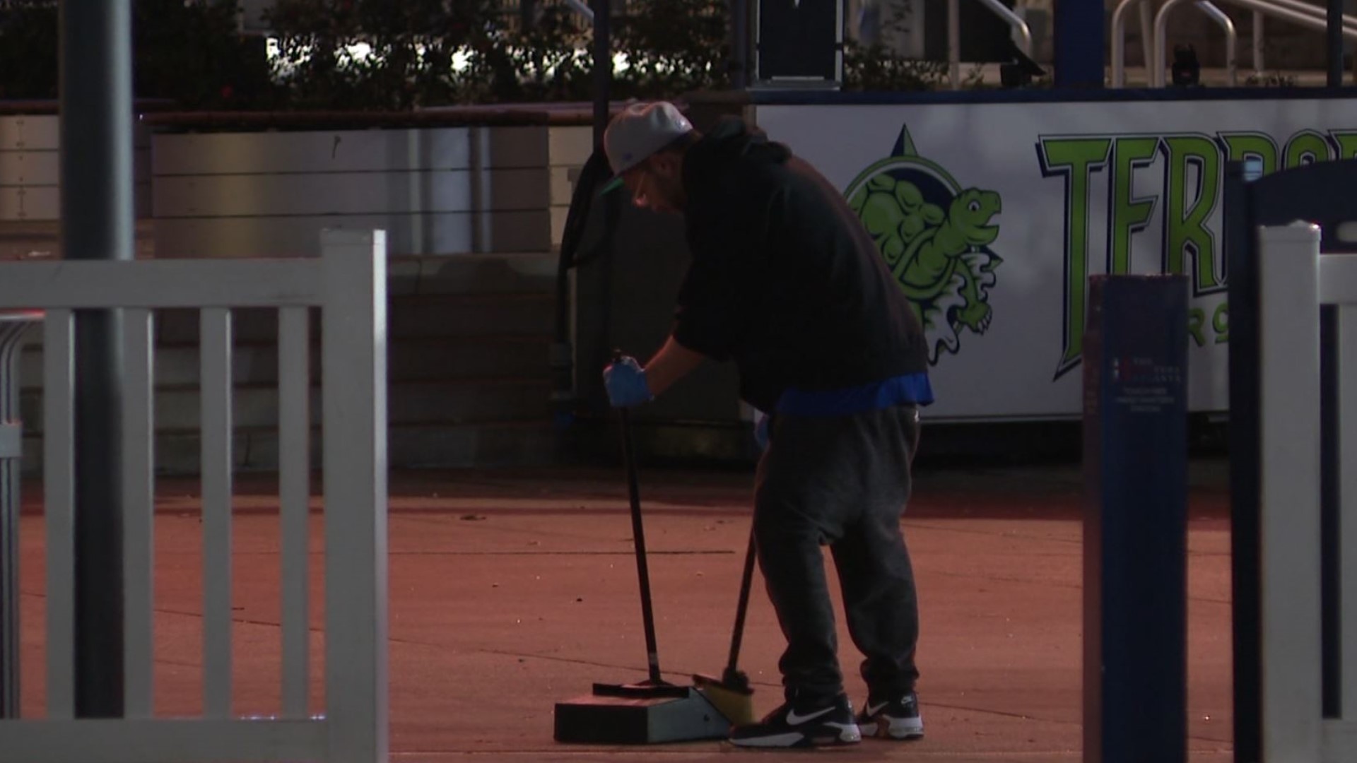 11Alive's Christie Diez spoke to the fan, who said he just "felt some kind of way" after seeing the trash left behind following Game 5 of the World Series.