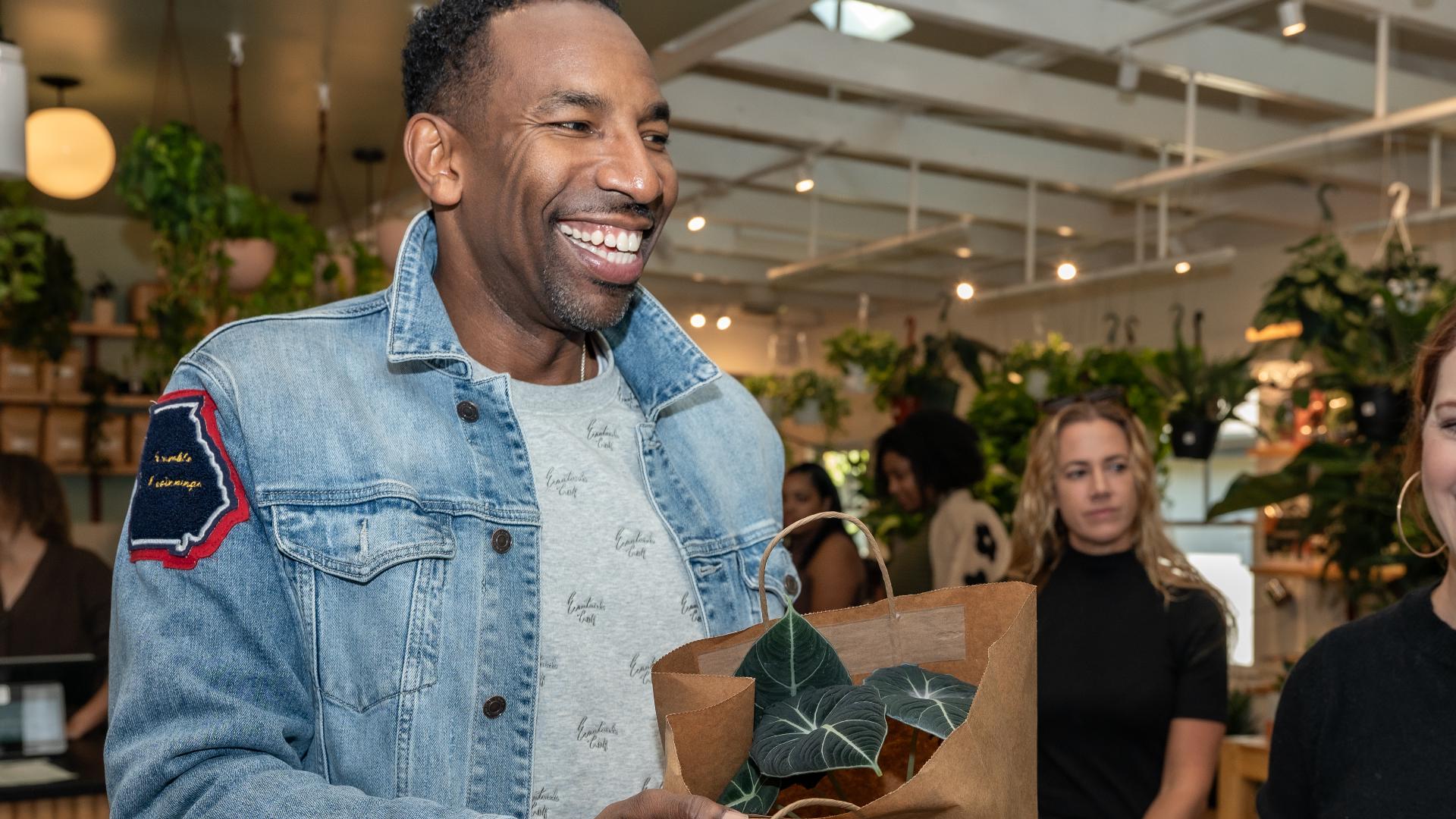 Atlanta Small Business Saturday: Mayor Dickens' tour | 11alive.com