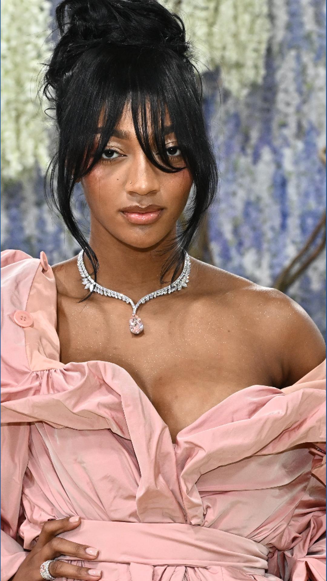 angel reese pink dress MET GALA 2026: COSTUME ART::: Angel Reese attended the 2026 Met Gala wearing Custom Altuzarra. Makeup By: Makeup By Latisha @walik1 #AngelReese #Altuzarra #MetGala2026 #MetGala #EdwinaLaShan