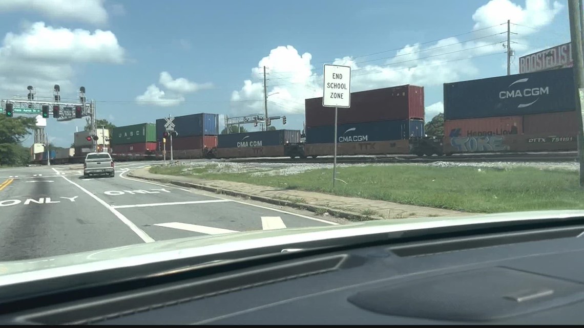 What the federal government is now doing to help with trains blocking roads